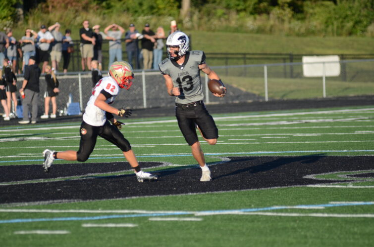 Wildcats Ease Over Seminoles